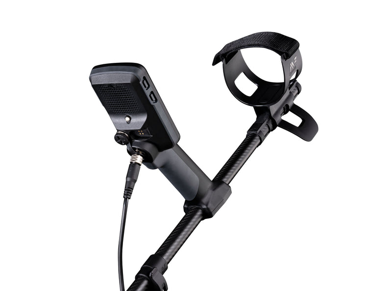 Minelab EQUINOX 900 Multi-IQ Metal Detector with Carry Bag and Pro-Find 40